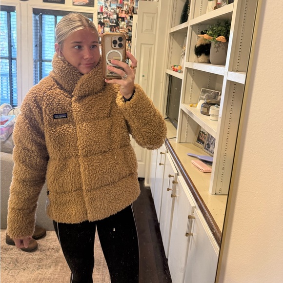 Patagonia Women's Cozy Brown Teddy Jacket - Picture 3 of 8